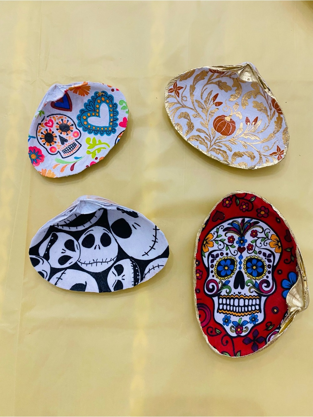 Handmade Halloween Decoupage Shells – Set of 4 pumpkin/skull